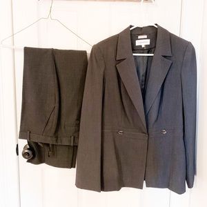 Calvin Klein 2 piece women’s suit (medium gray)